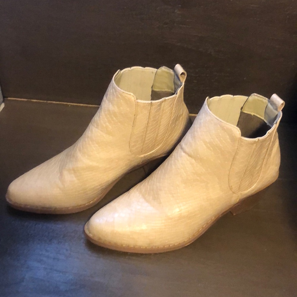 Women’s booties